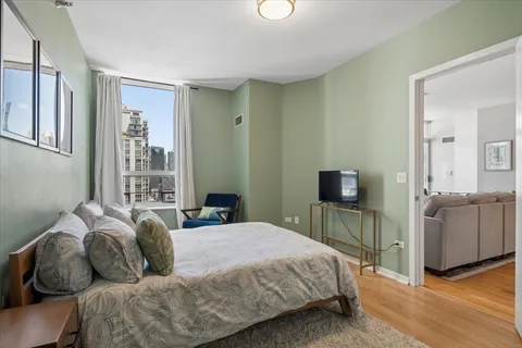 $439,900 | 330 West Grand Avenue, Unit 1707, Chicago, IL 60654