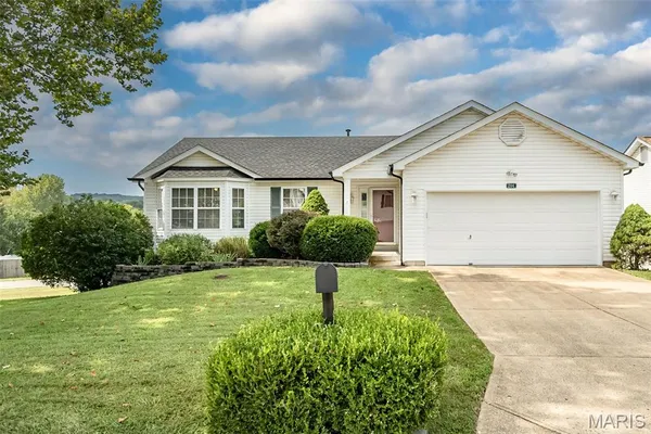 $320,000 | 204 Pebble Creek Court, Imperial, MO 63052