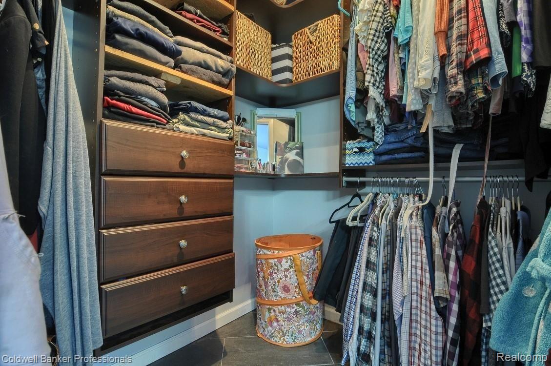 46901 Bemis Road Belleville, MI 48111 - Photo 24 of 40 24-Master Bedroom Walk-In Closet.jpg