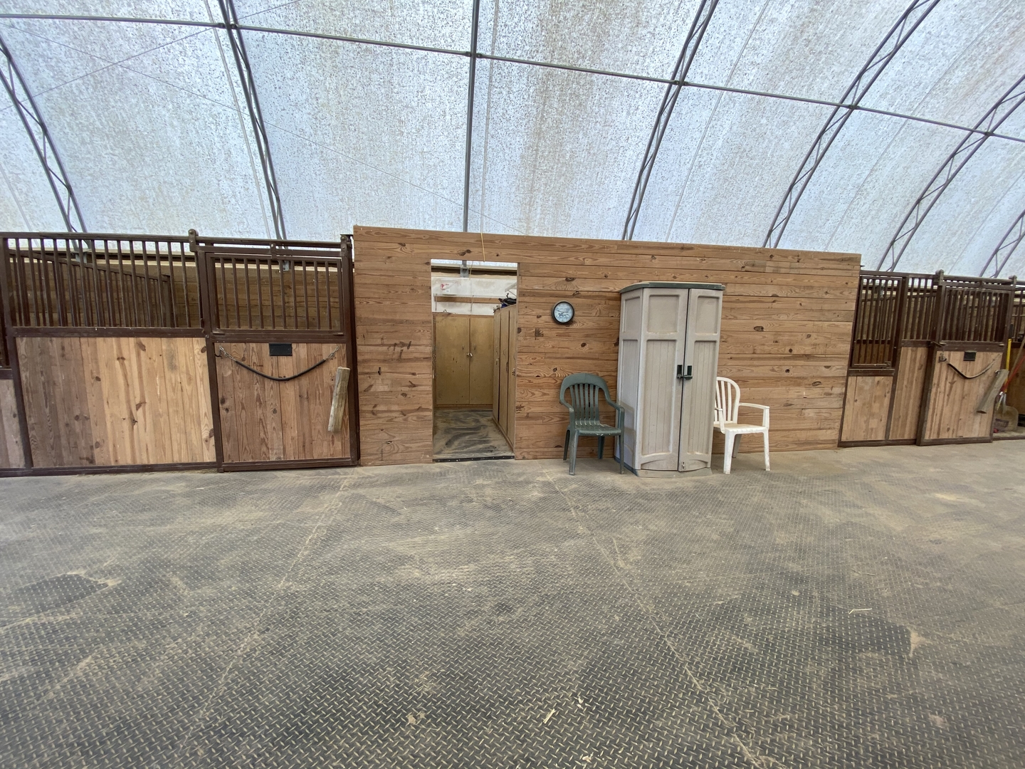 6135 Base Line Road Kirkland, IL 60146 - Photo 20 of 48 a view of a garage
