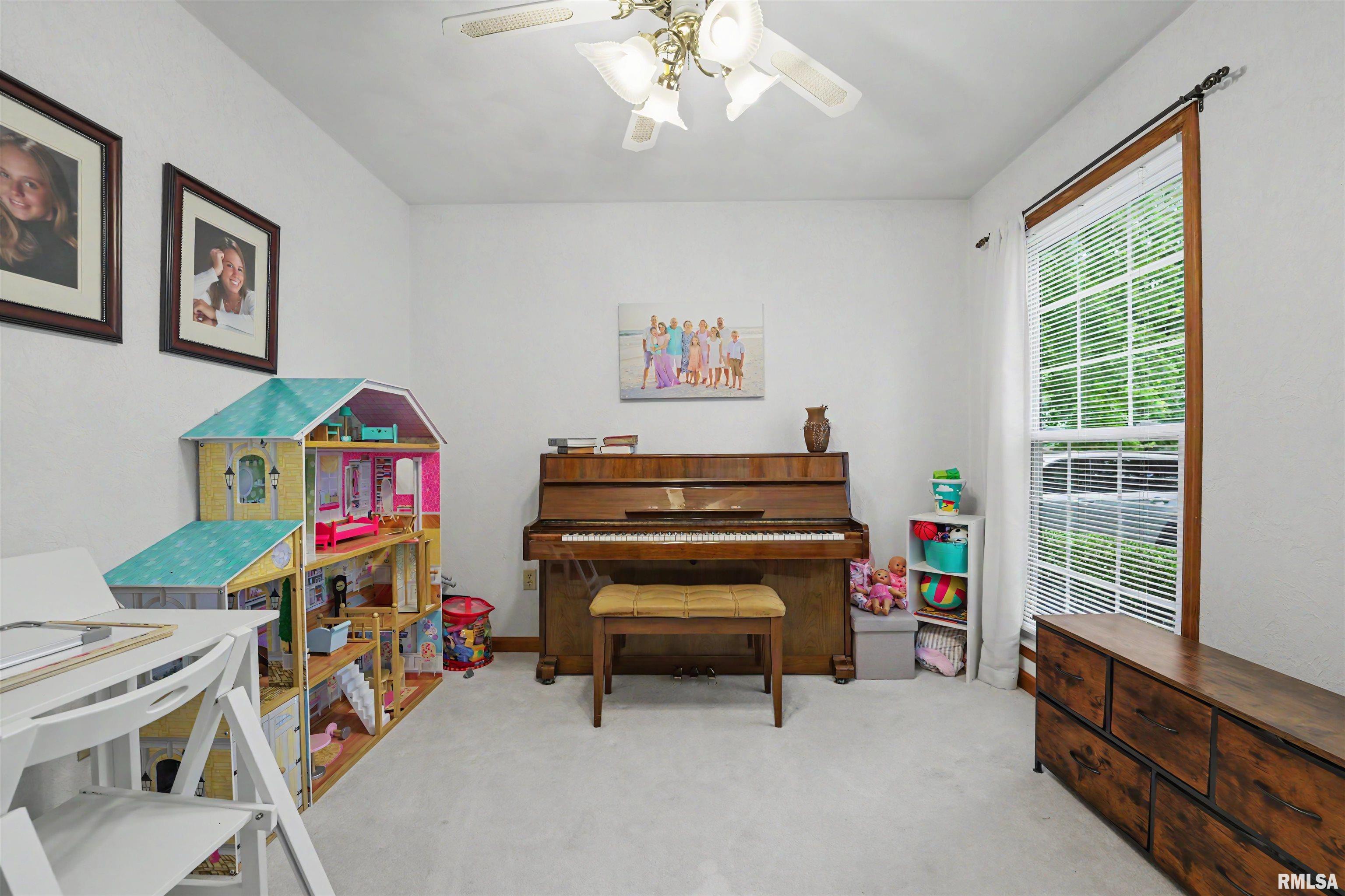 213 Woodlawn Road Lincoln, IL 62656 - Photo 11 of 36