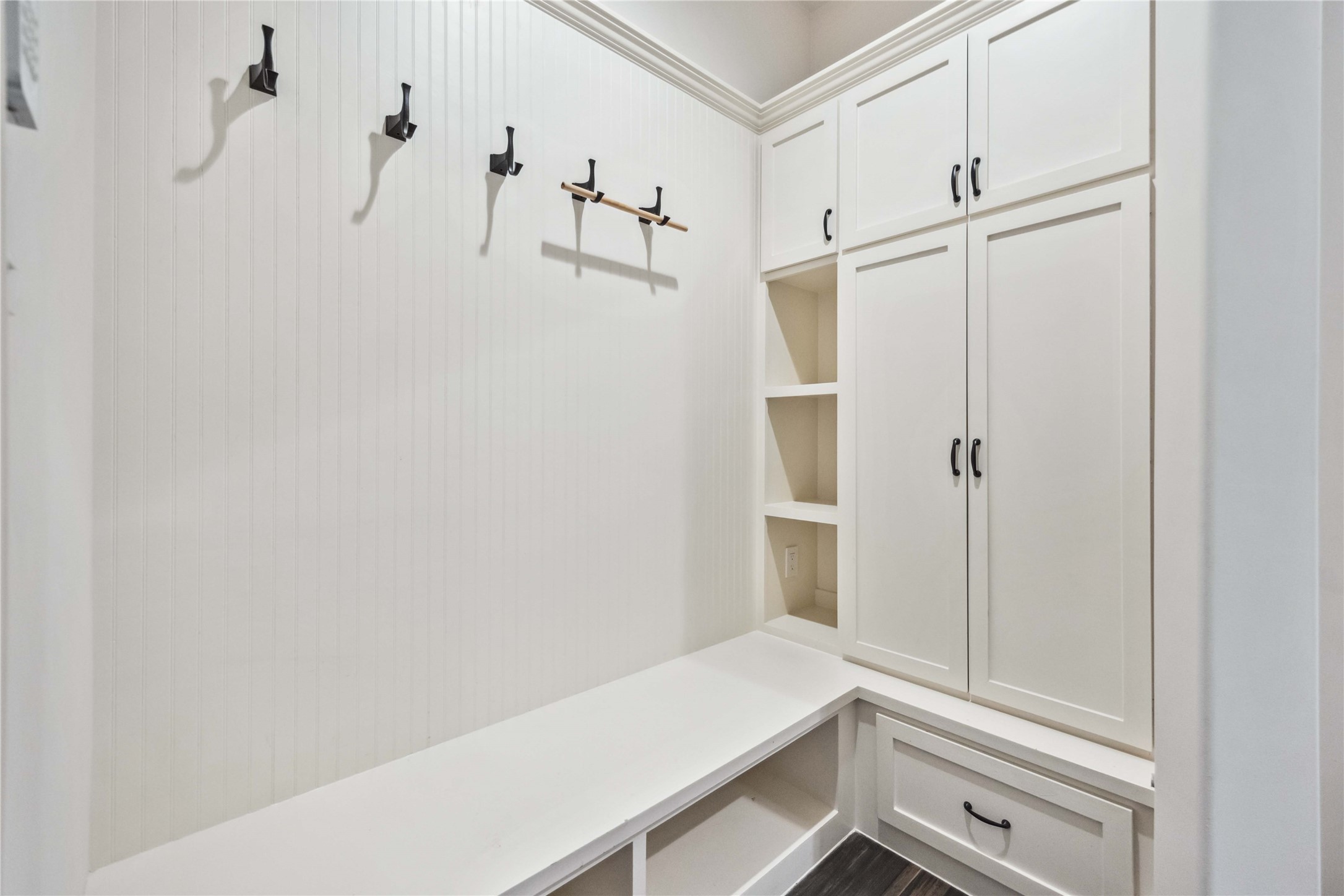 215 Malone Street Houston, TX 77007 - Photo 41 of 48 Mud Room