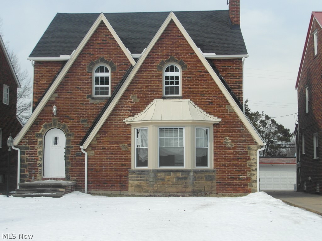 1222 Castleton Road Cleveland, OH 44121 - Photo 2 of 32