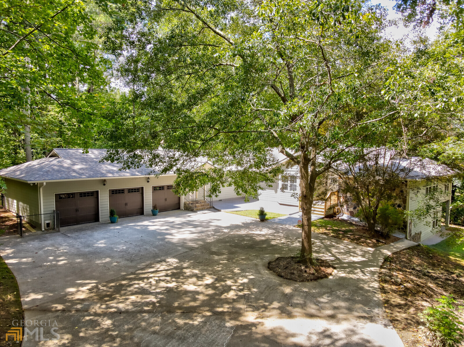 a view of a outdoor space with a tree