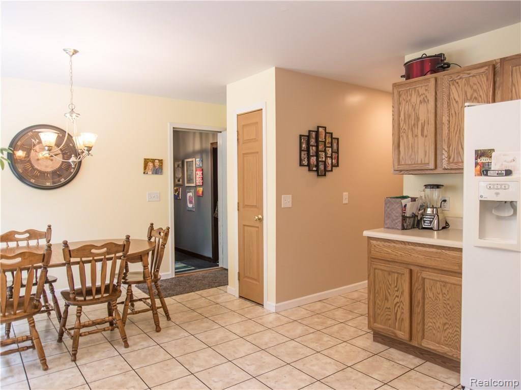 99 Childress Avenue Rochester, MI 48307 - Photo 10 of 43 007 Kitchen.jpg