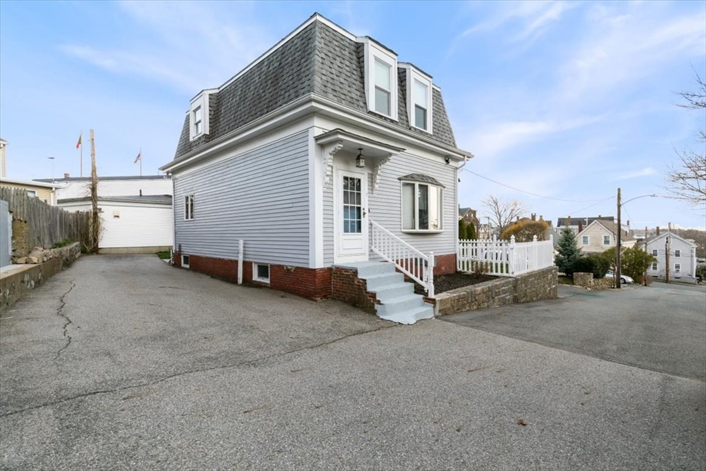 7 Spring Court Gloucester, MA 01930 - Photo 2 of 23 Gallery Image 2