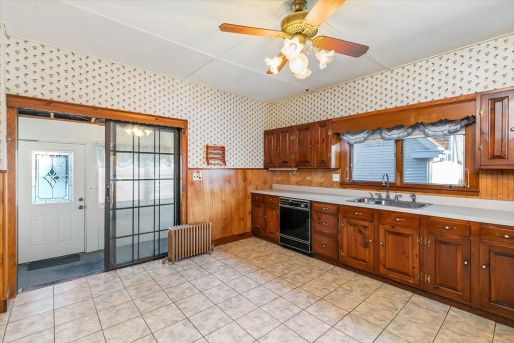 7 Spring Court Gloucester, MA 01930 - Photo 6 of 23 Gallery Image 6