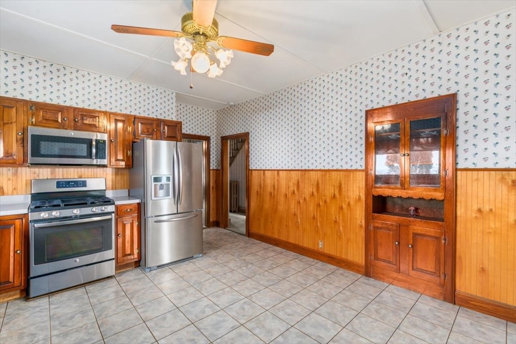 7 Spring Court Gloucester, MA 01930 - Photo 7 of 23 Gallery Image 7