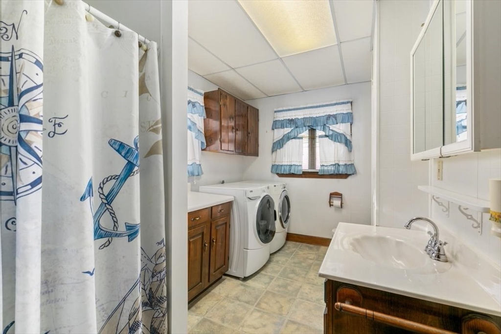 7 Spring Court Gloucester, MA 01930 - Photo 10 of 23 Gallery Image 10