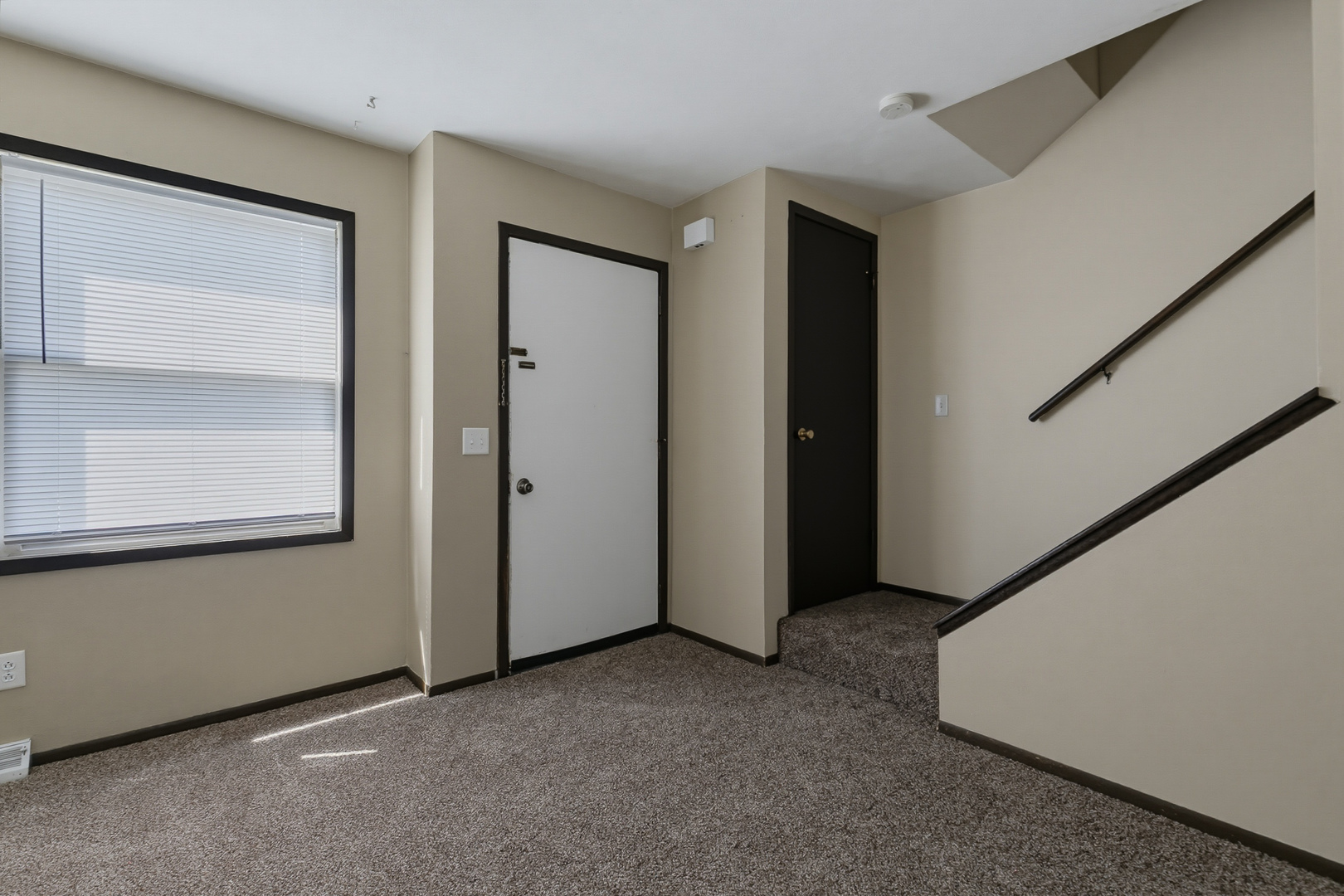 3367 Hillandale Road Davenport, IA 52806 - Photo 4 of 26