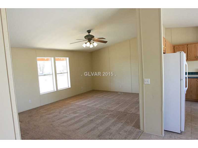 10 East Country Place Road Pahrump, NV 89060 - Photo 3 of 19 Family Room.