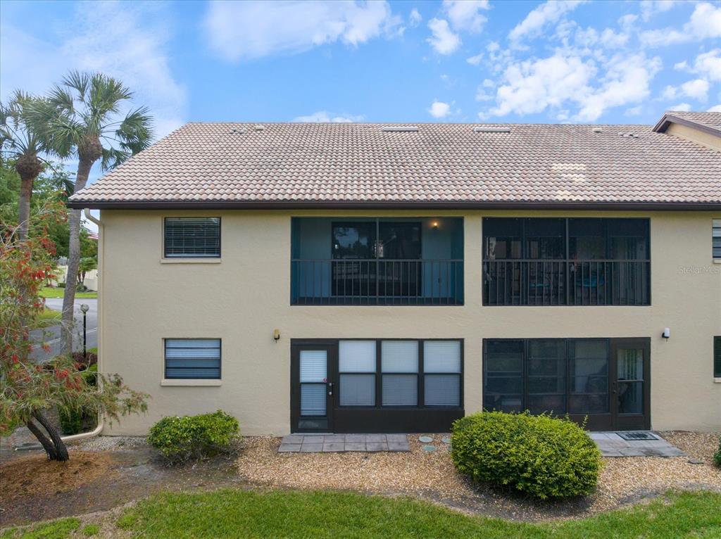 335 3 Lakes Lane, Unit B Venice, FL 34285 - Photo 2 of 38