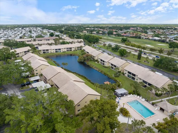 $199,990 | 335 3 Lakes Lane, Unit B, Venice, FL 34285