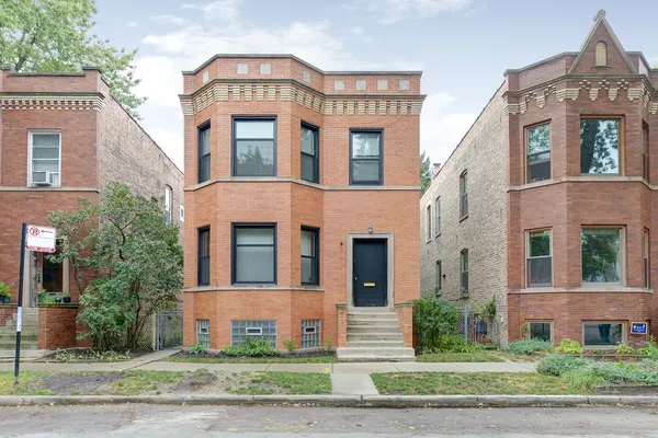 $2,400 | 3536 North Wolcott Avenue, Unit 1, Chicago, IL 60657