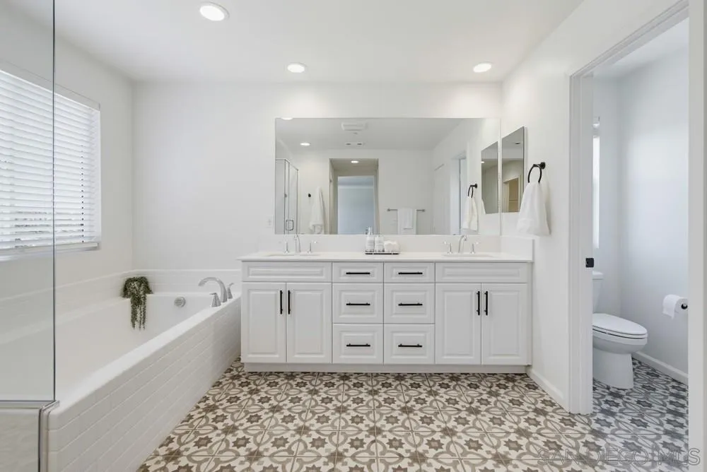 1013 Crestline Road San Marcos, CA 92069 - Photo 32 of 58 Primary Bath/Spa
