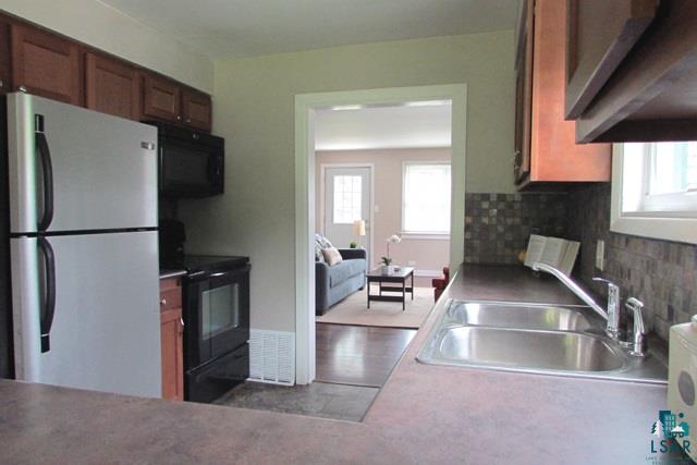 4987 Hermantown Road Hermantown, MN 55811 - Photo 3 of 18 Kitchen