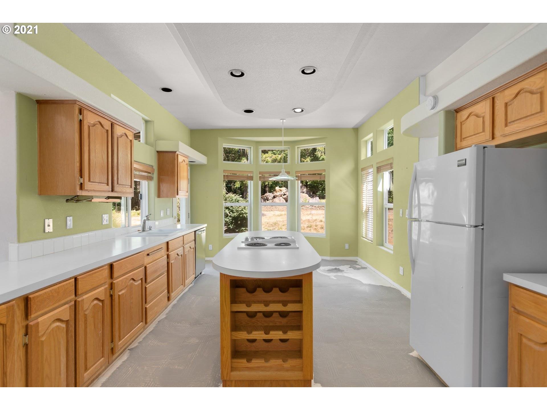 16600 South Kraeft Road Oregon City, OR 97045 - Photo 6 of 32 Gallery Image 6