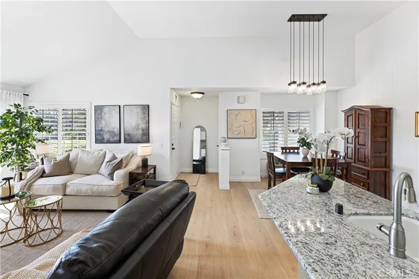 $629,900 | 24392 Acaso, Unit 8, Laguna Hills, CA 92656