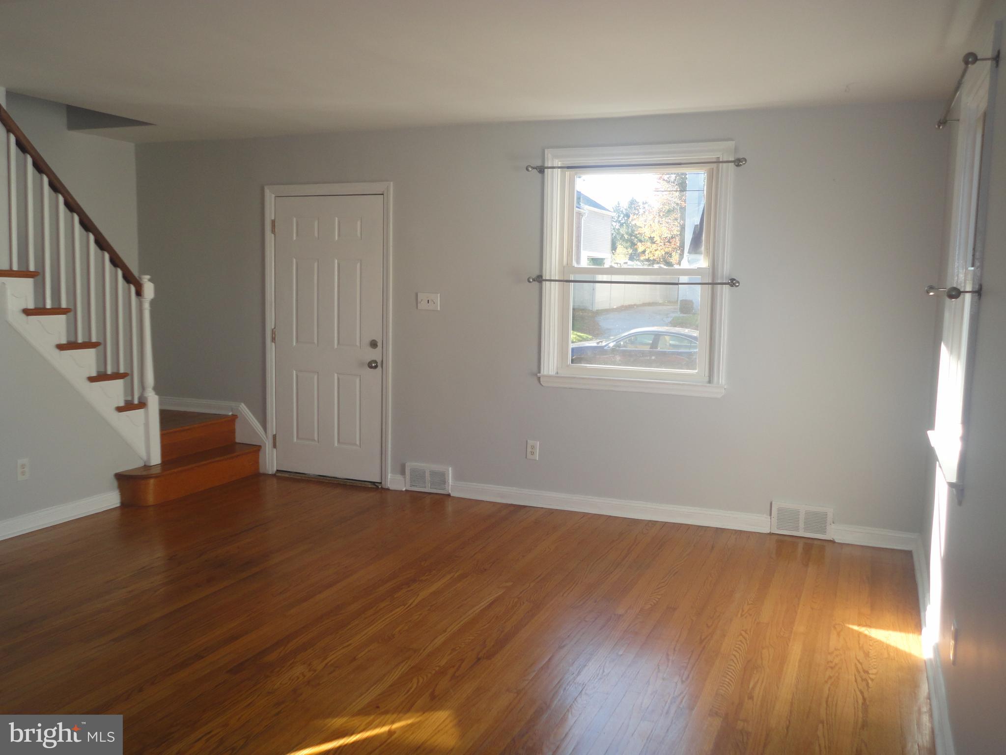 325 Hawarden Road Springfield, PA 19064 - Photo 3 of 27