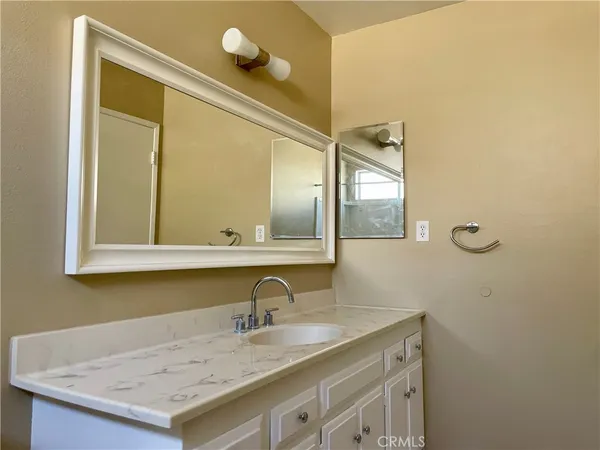 $1,900 | 1000 West MacArthur Boulevard, Unit 87, Santa Ana, CA 92707