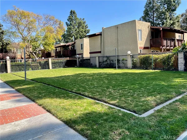 $1,900 | 1000 West MacArthur Boulevard, Unit 87, Santa Ana, CA 92707