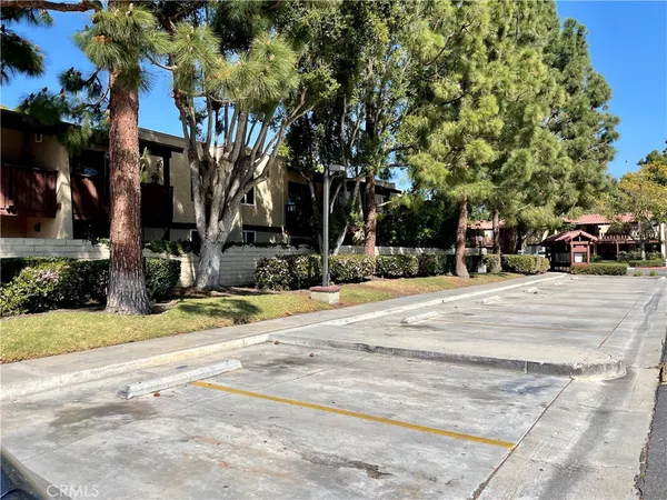 $1,900 | 1000 West MacArthur Boulevard, Unit 87, Santa Ana, CA 92707