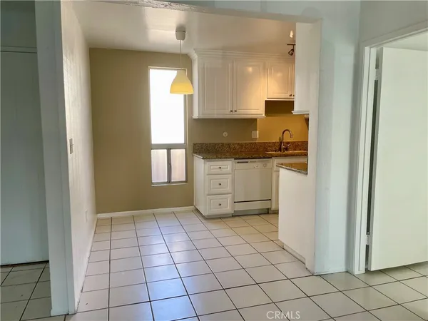 $1,900 | 1000 West MacArthur Boulevard, Unit 87, Santa Ana, CA 92707