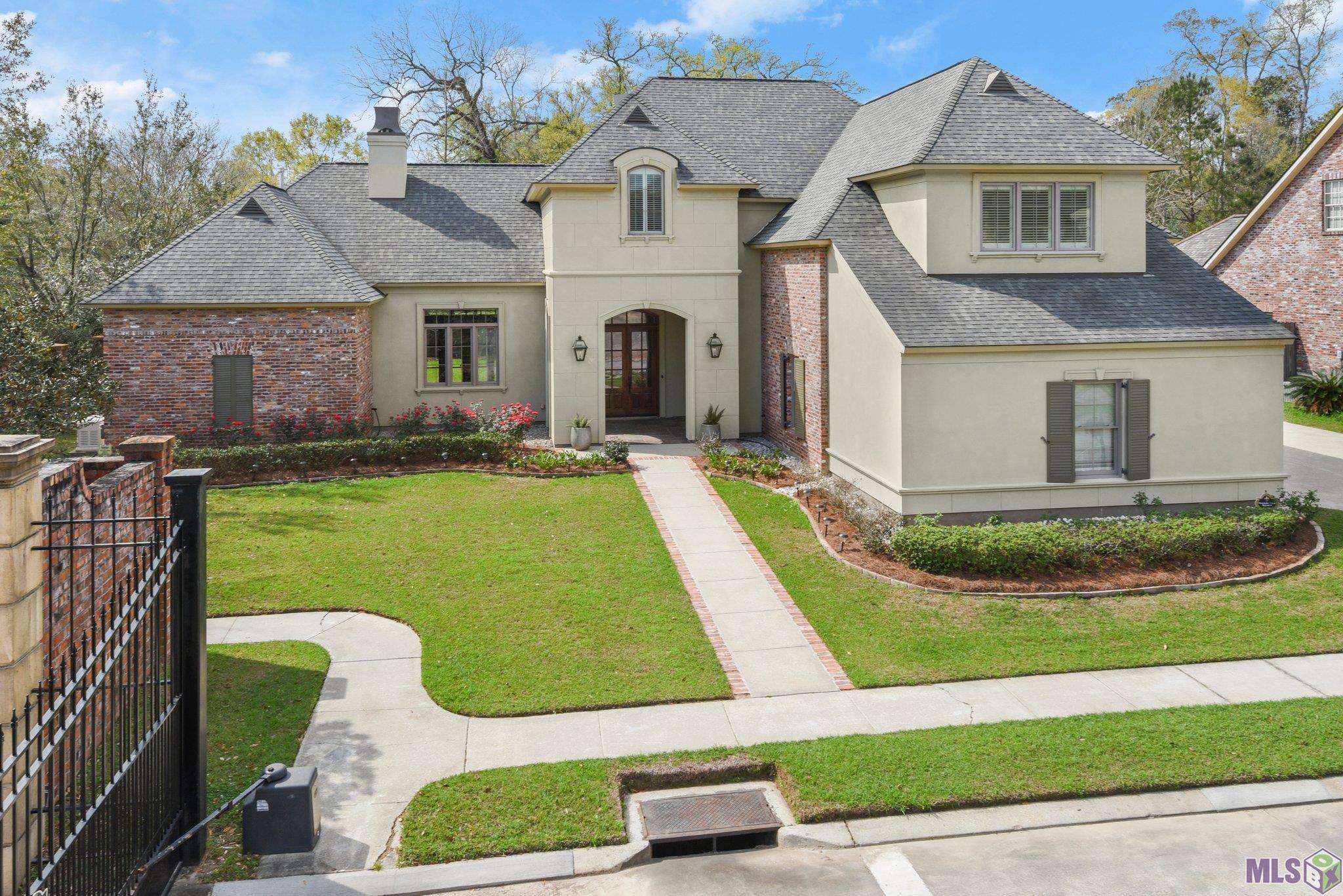 9826 Myrtle Lane Baton Rouge, LA 70810 - Photo 3 of 31 Inside the Gates