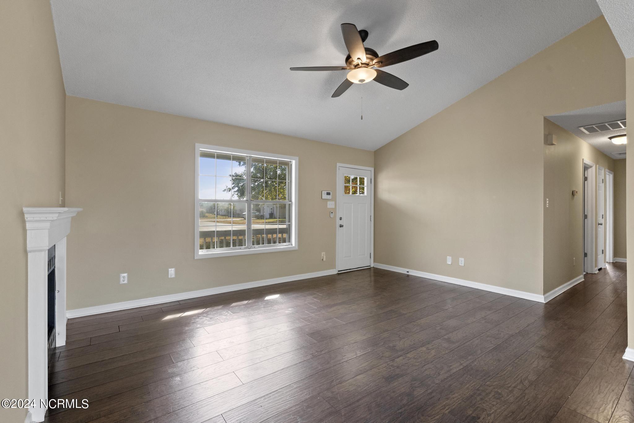 313 Foxtrace Lane Hubert, NC 28539 - Photo 4 of 26 4