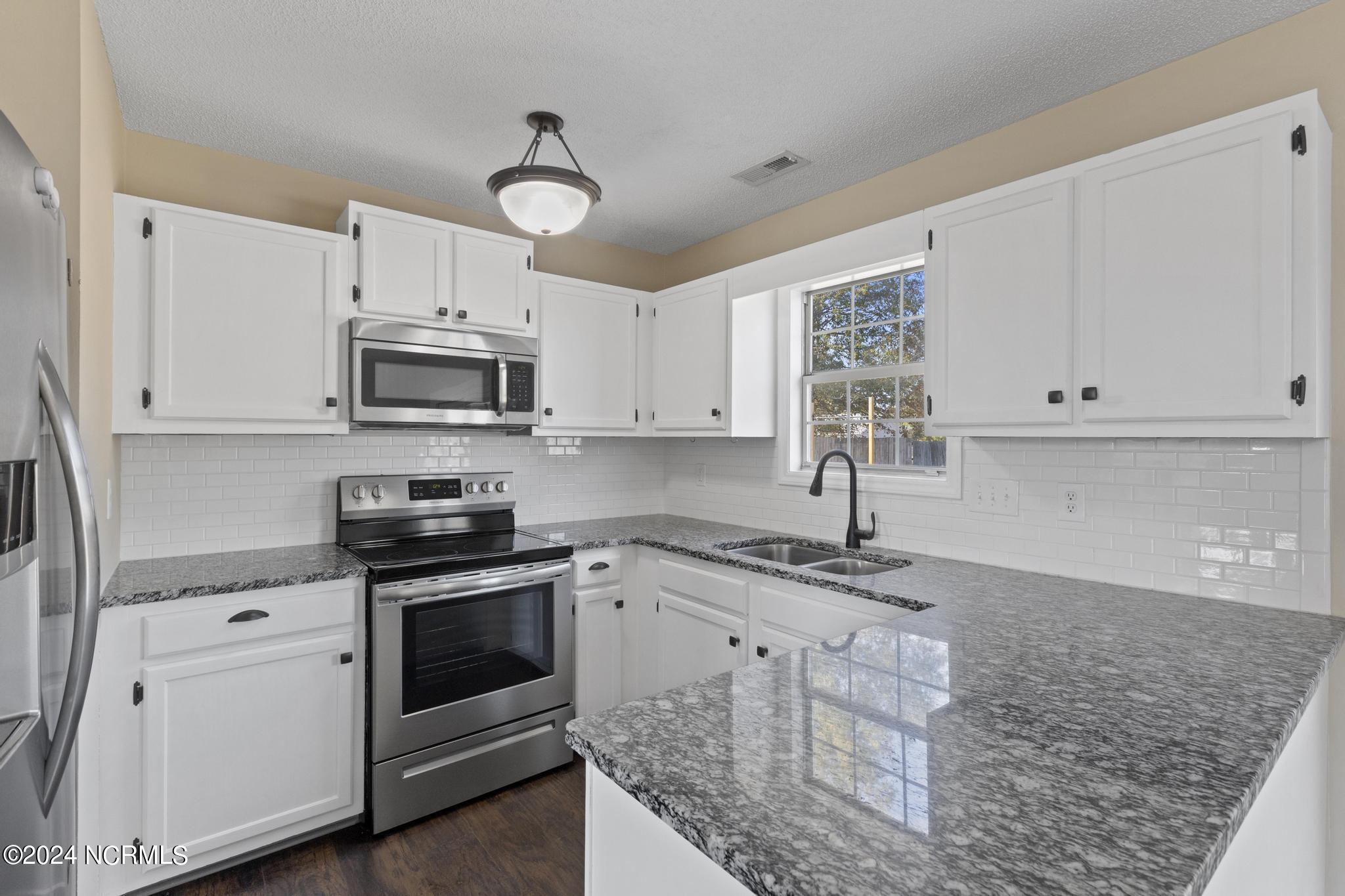 313 Foxtrace Lane Hubert, NC 28539 - Photo 10 of 26 10