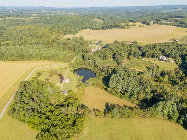 $699,900 | 174 Water Hvn Lane Southeast, Floyd, VA 24091
