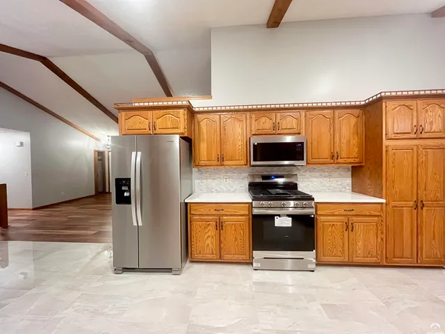 $379,900 | 1316 East 19th Avenue, Hutchinson, KS 67502