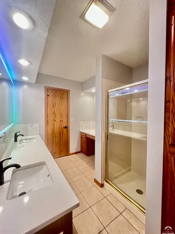 $379,900 | 1316 East 19th Avenue, Hutchinson, KS 67502