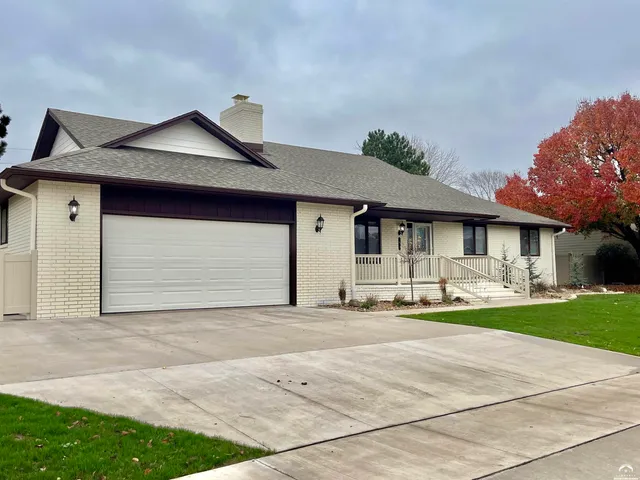 $379,900 | 1316 East 19th Avenue, Hutchinson, KS 67502