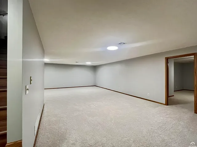 $374,900 | 1316 East 19th Avenue, Hutchinson, KS 67502