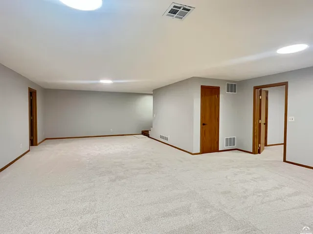 $379,900 | 1316 East 19th Avenue, Hutchinson, KS 67502