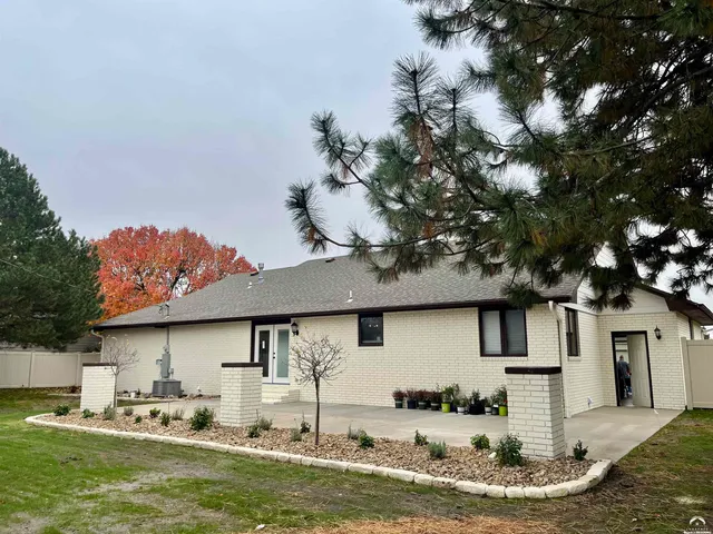 $379,900 | 1316 East 19th Avenue, Hutchinson, KS 67502