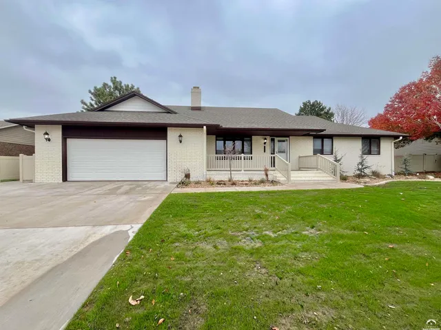 $374,900 | 1316 East 19th Avenue, Hutchinson, KS 67502