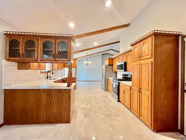 $379,900 | 1316 East 19th Avenue, Hutchinson, KS 67502