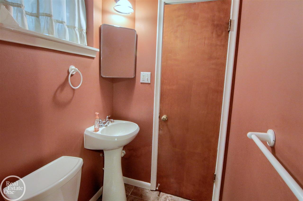 4212 West Webster Road Royal Oak, MI 48073 - Photo 31 of 32 31389649-31.JPG