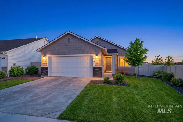 $389,990 | 5496 South Desert Cactus Avenue, Meridian, ID 83642