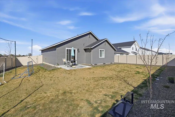 $389,990 | 5496 South Desert Cactus Avenue, Meridian, ID 83642