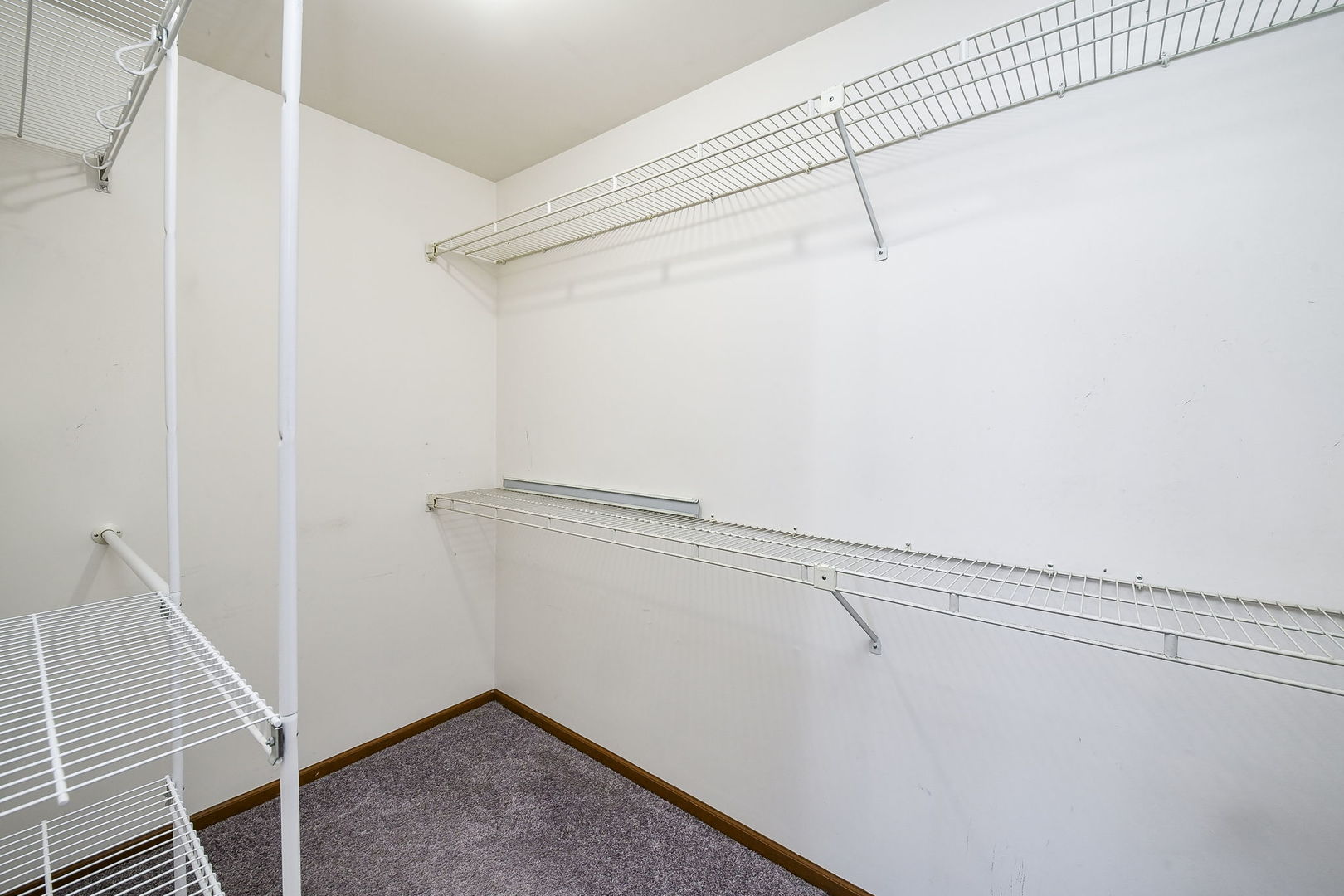 1266 Seabury Circle Carol Stream, IL 60188 - Photo 16 of 22 a view of small space