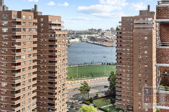 $825,000 | 570 Grand Street, Unit J1804 | Lower East Side