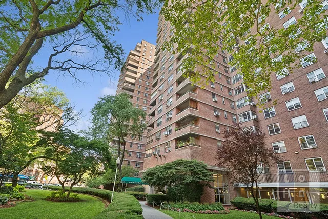 $825,000 | 570 Grand Street, Unit J1804 | Lower East Side