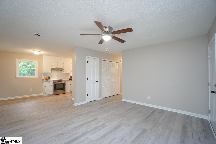 8 Windmill Drive Wellford, SC 29385 - Photo 4 of 23