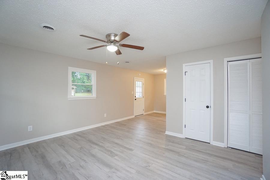 8 Windmill Drive Wellford, SC 29385 - Photo 5 of 23