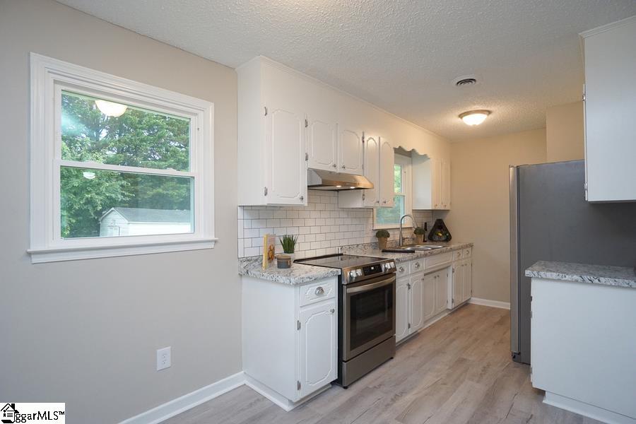 8 Windmill Drive Wellford, SC 29385 - Photo 7 of 23