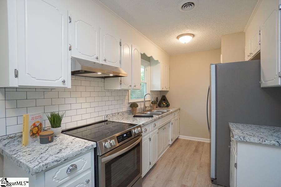 8 Windmill Drive Wellford, SC 29385 - Photo 9 of 23