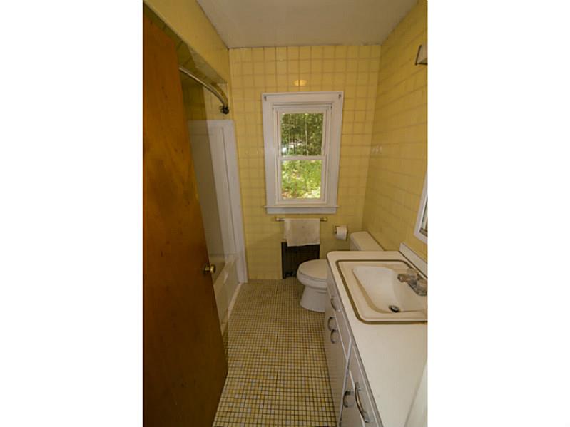10 Diamond Hill Road Hopkinton, RI 02808 - Photo 20 of 25 Bathroom.